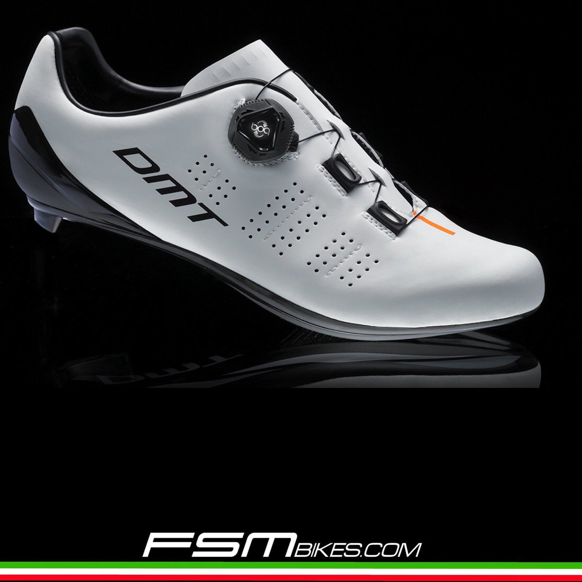 Now in store &amp; webshop ....
DMT D3 shoes 2018 🇮🇹.            fsmbikes.com