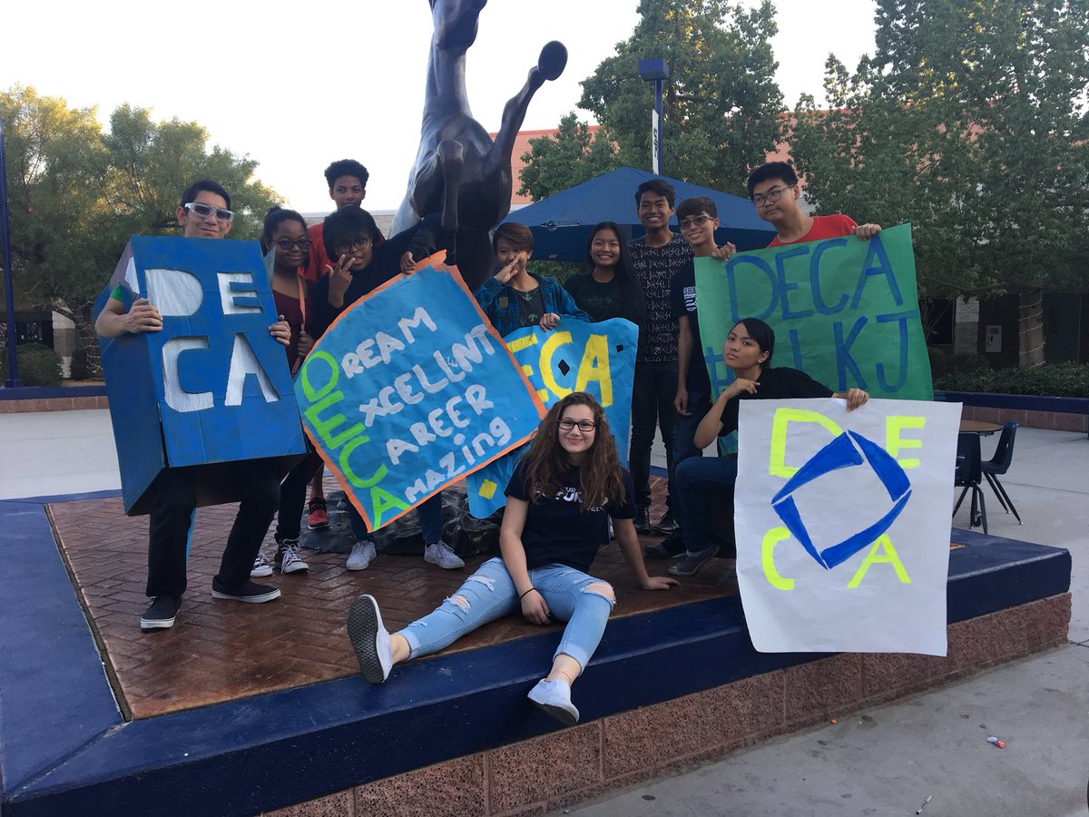 _SRHSDECA_'s tweet photo. Thank you for all the support! Homecoming parade was a blast! See everyone on Tuesday! #DECA 🤗 https://t.co/ZcS54eR0gI