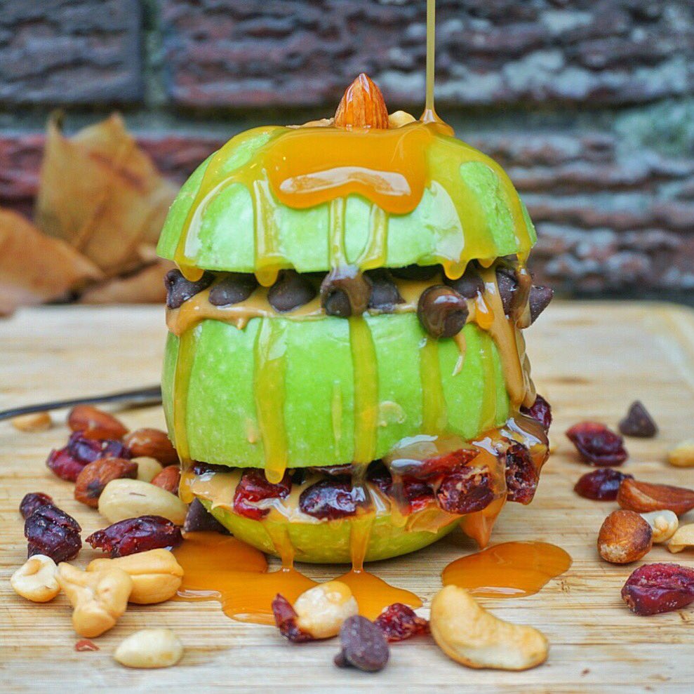 ECContessa's tweet photo. Looking for a #Halloween snack? Try this deconstructed green caramel apple w/ @MaranathaFoods peanut butter & trail mix!🍏 #toogoodforjelly https://t.co/WZIId96fc3