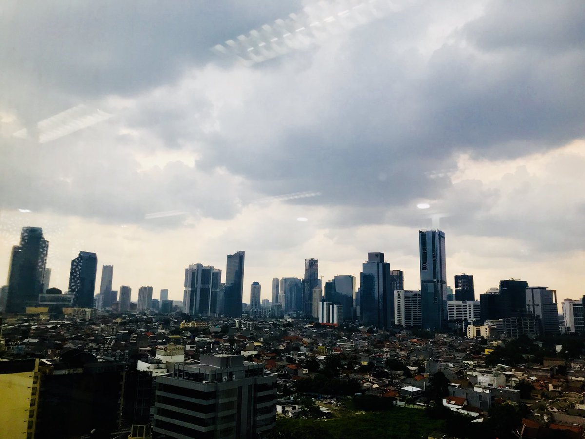 warisp_warisp1's tweet photo. Jakarta seperti akan mengalami badai....
#tanda2 😁 https://t.co/SSNSgpGY6C