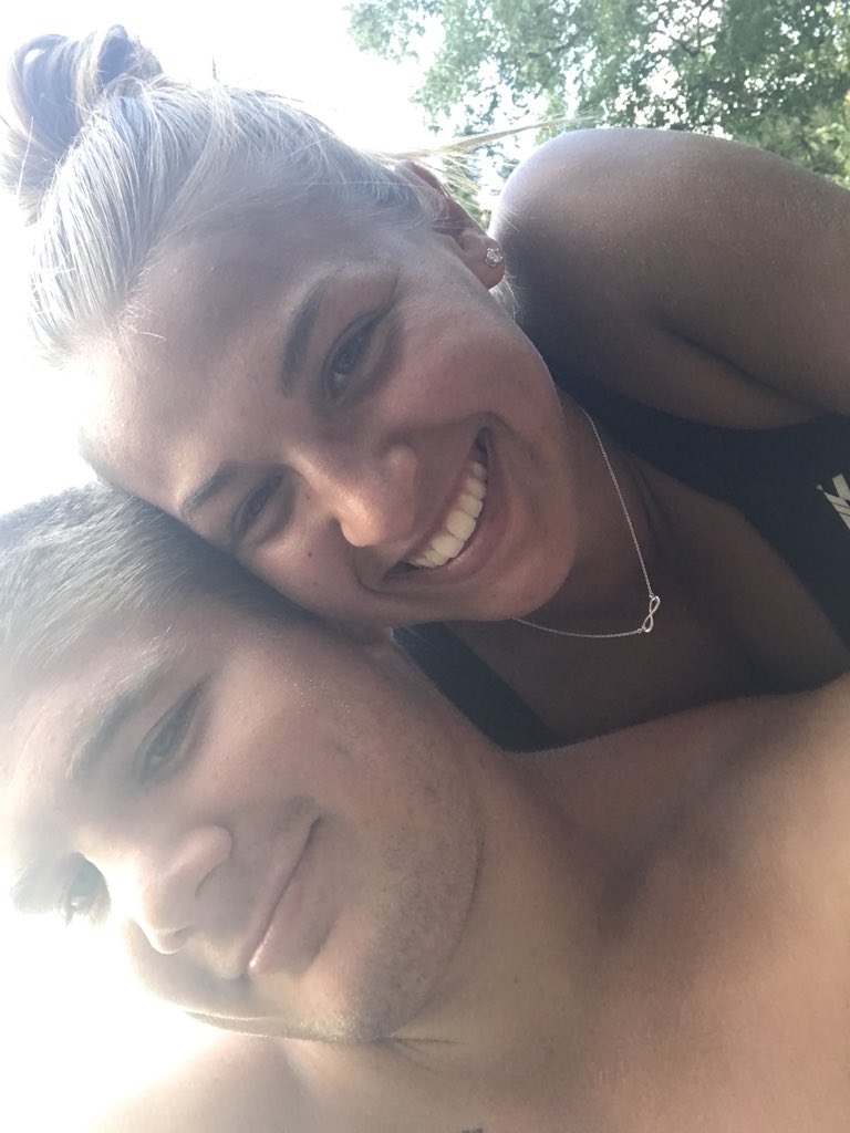 Owebster184's tweet photo. Happy Birthday Danielle I love you❤️❤️❤️ @DaniHennen https://t.co/15EdNnqtlA