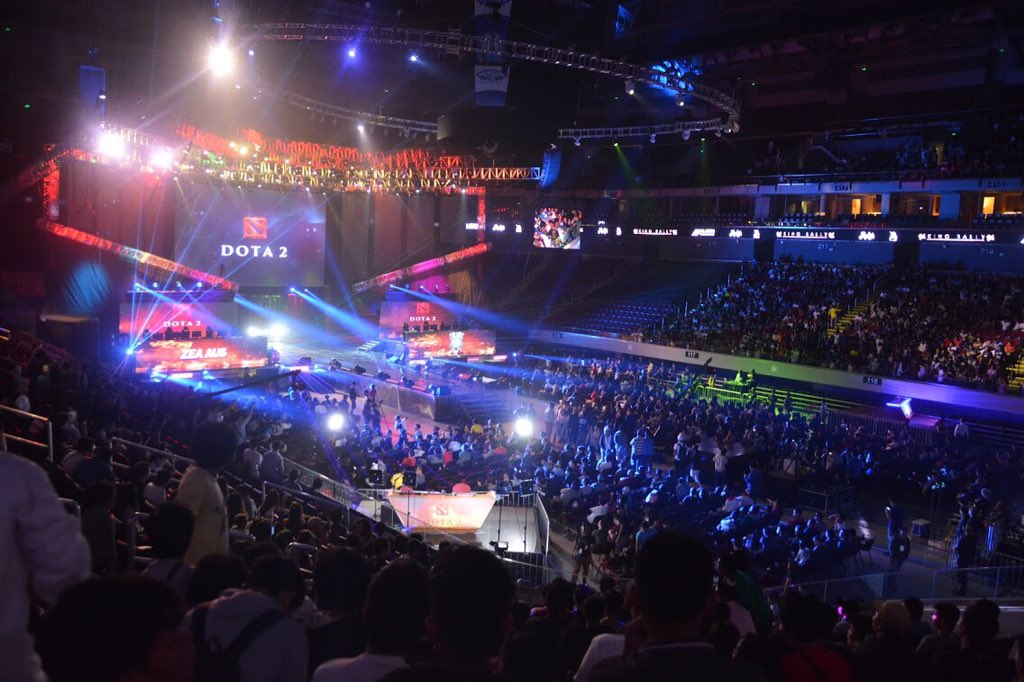 MaryWednesday_'s tweet photo. quick shots from last night. lowerbox view. #Dota2AllStarWeekend https://t.co/6jkjlxmRux
