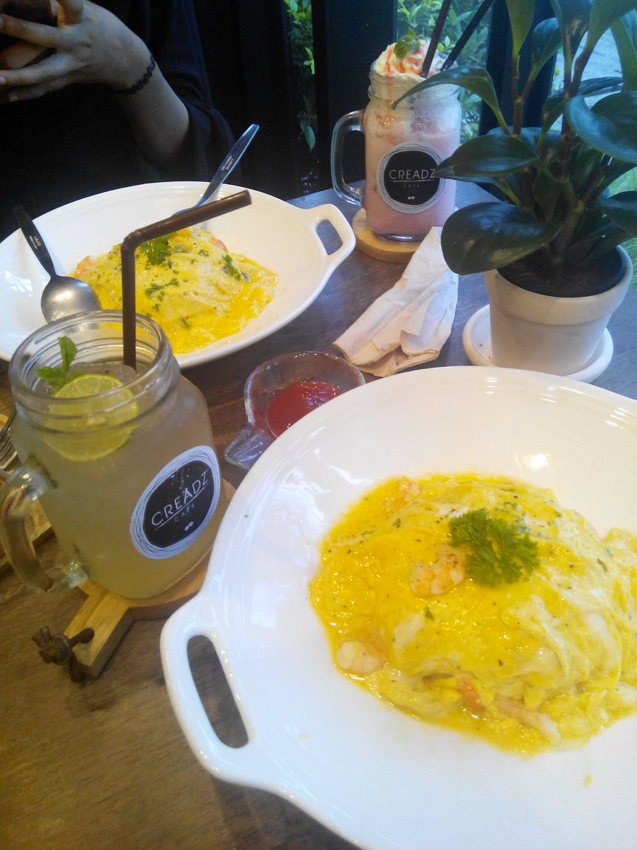 BowRzG7's tweet photo. ข้าวไข่ข้นกุ้ง อร่อยมาก ร้านพี่ริท #creadzcafe ร้านสวยน่ารัก บรรยากาศดี ฟินสุดๆ
#อร่อยไปแดก 
#ritz_rueangritz
@Ritz_TS6 https://t.co/8Ag7l334QM