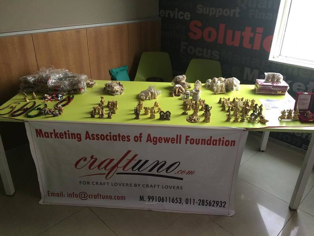 craftunoindia's tweet photo. Feels great to be associated with @agewellfoundation #diwali #handicraft #indianhandicraft #decor #craft #art #ganesha https://t.co/61ekgK4vm8