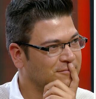 JORAGAPE's tweet photo. @Rogelio_ChefMX DICIENDO: “MMMMM 😏😏😏 HAGAMOS UNA #Chiluda....NO SE, PIÉNSALO”....#MasterChefMx JAJAJA https://t.co/mEGyDM2WWT