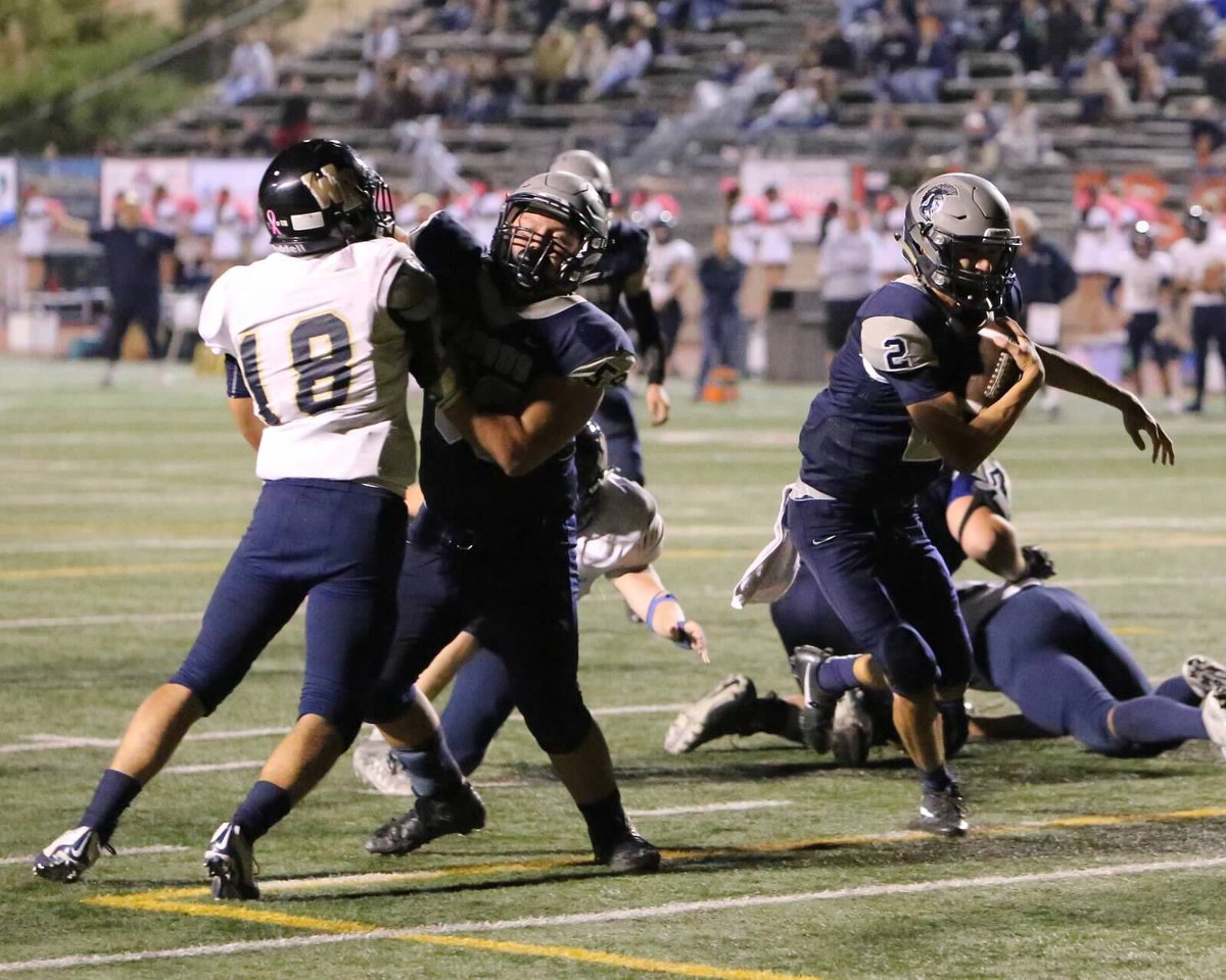 thomasbarrero's tweet photo. Being a lineman doesn’t give much glory, but that’s alright. As long as I’m protecting my brothers I know that we will go far together. 💙 https://t.co/hmeOsRQ8uD