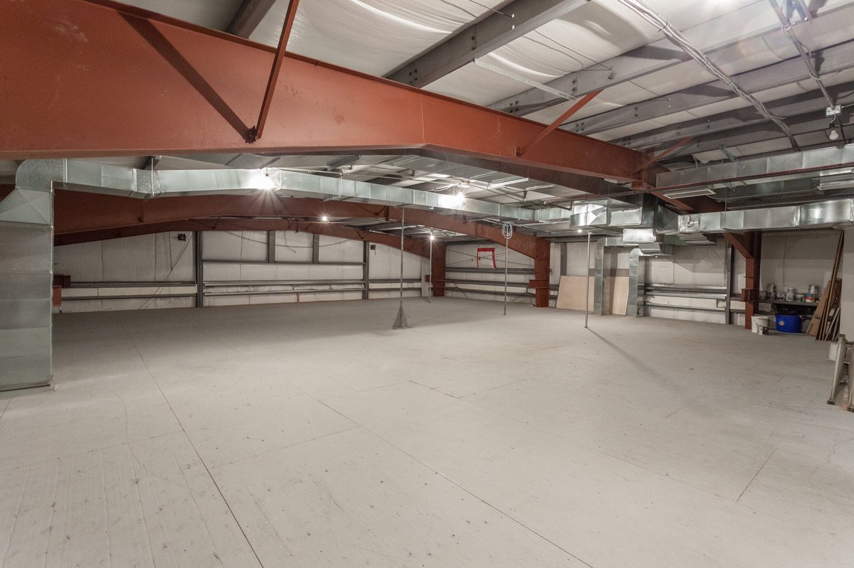 Commercial building¥land for sale #officebuilding #shop #fencedyard #redcliff #remaxsells mls#mh0116649