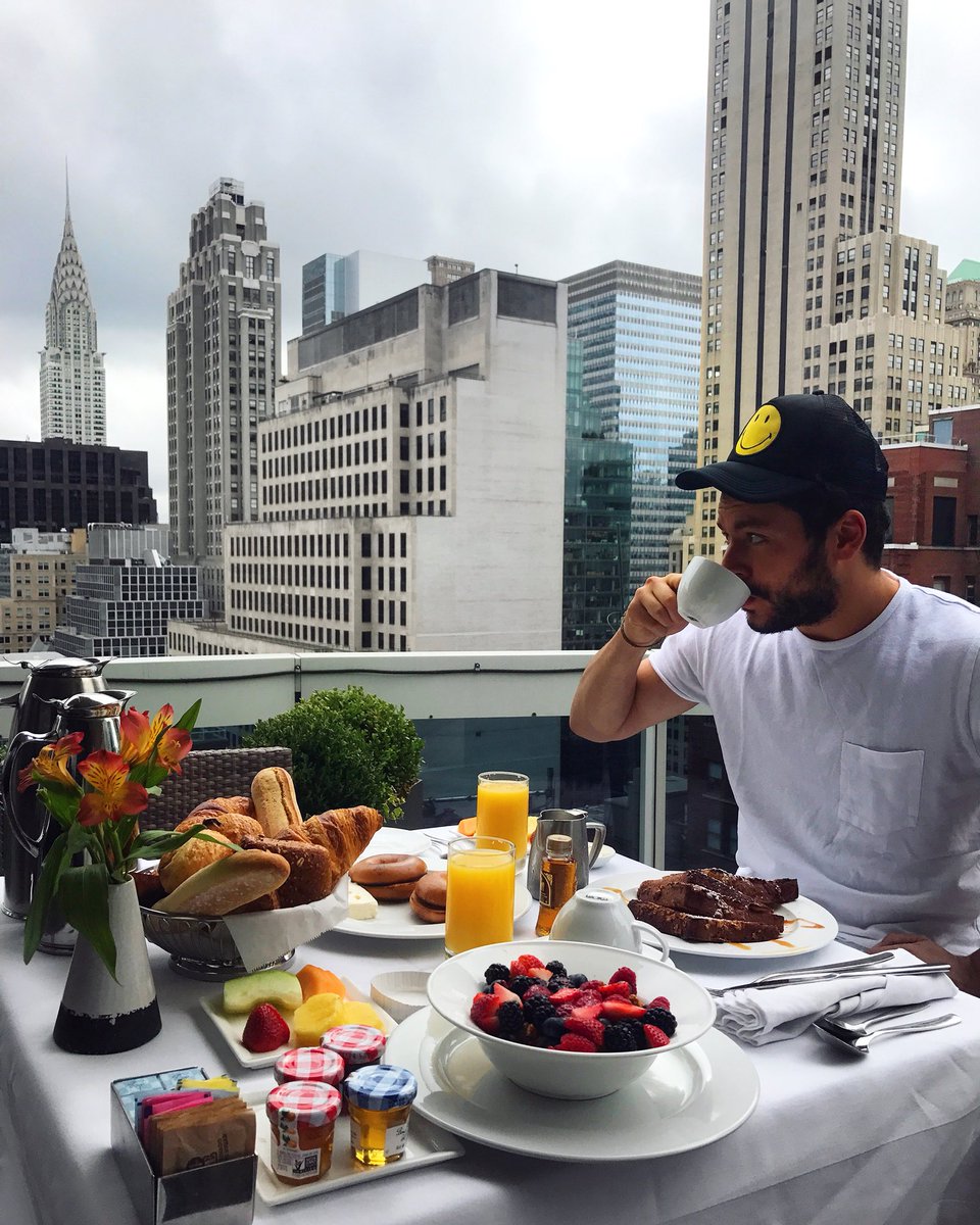 kevadamsss's tweet photo. Breakfast in NewYork 🚖🗽🏙 https://t.co/JGjAIxzEKk