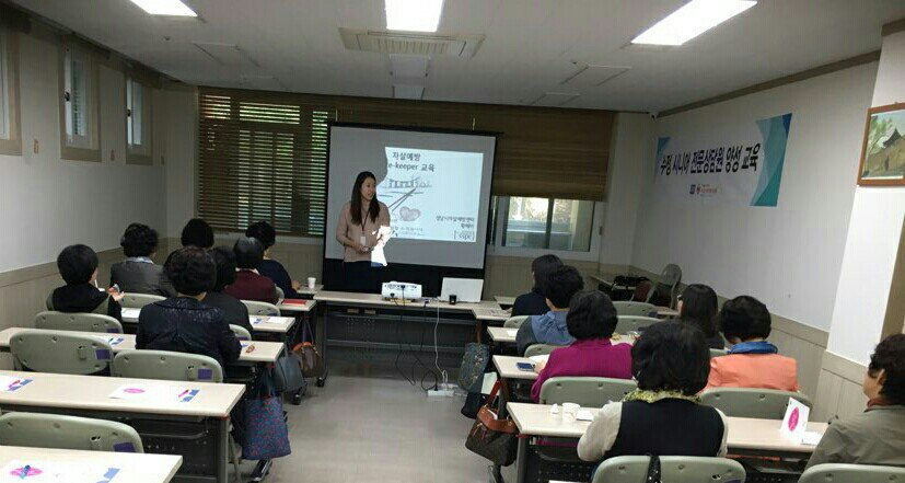 db4903's tweet photo. #성남시 분당구 보건소에서  위탁운영하는 자살예방센터에서는 찾아가는 자살예방교육을
수정종합사회복지관에서
수정 시니어 전문상담원 대상으로
생명의 소중함을 일깨우고 주변 이웃의 자살에 대한 신호를 인식하여 자살을 예방교육을 실시하였다 https://t.co/0WgR0pZUlu