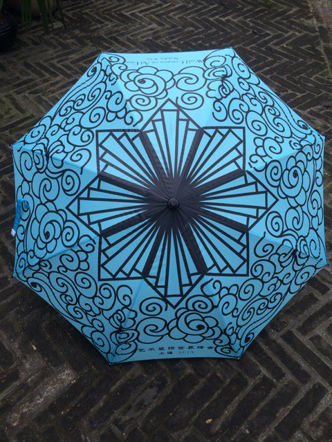 ShanghaiArtDeco's tweet photo. Ugh. Grey &amp; rainy. You need our #ArtDeco "Sun in the Clouds" #umbrella to pierce through the clouds! Madame Mao's Dowry, 2017 Fumin. https://t.co/dCIr1VQyvo