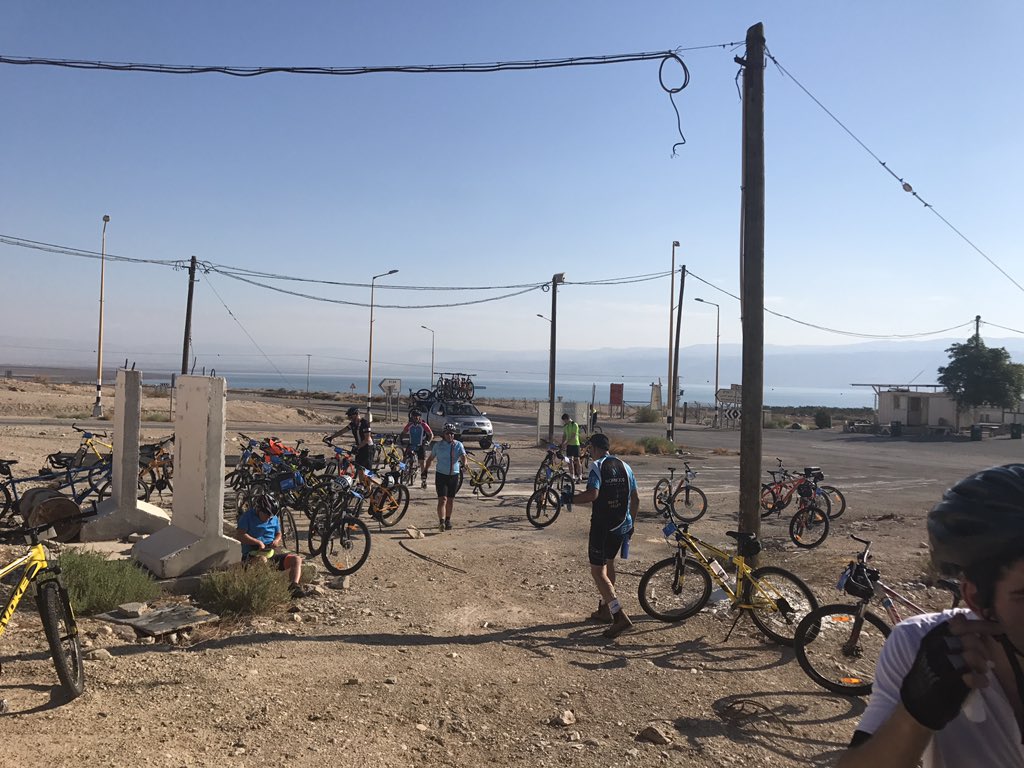 clive kahn tweet media