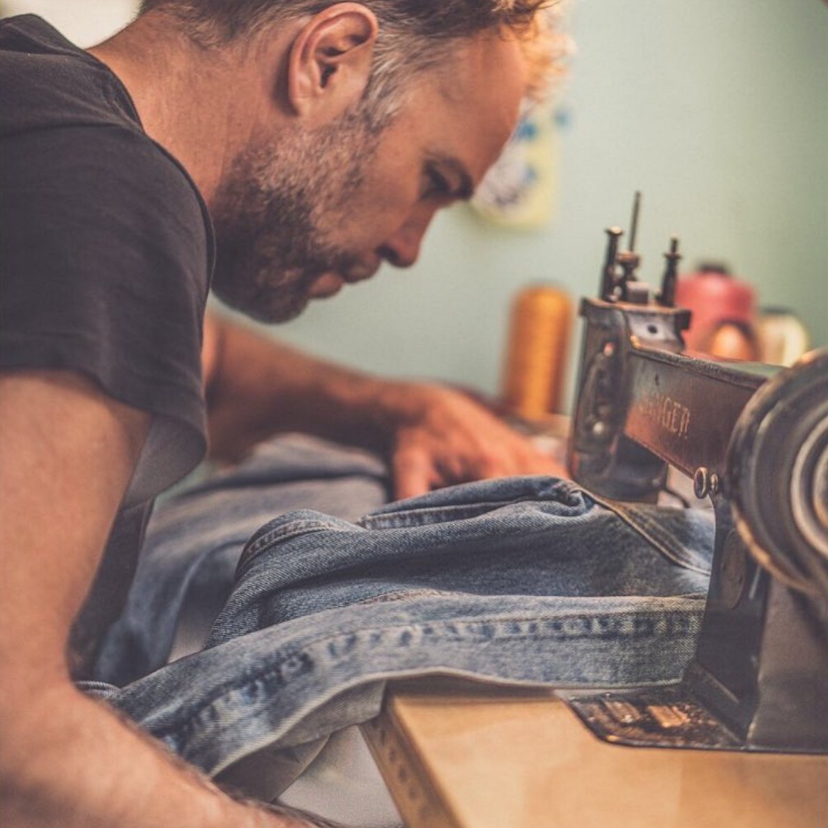SHOP. COLLABORATE. LISTEN. This week: custom denim chain-stitching and monogramming with All My Relations.

thestreetsofbarangaroo.com/shop/shop-coll…