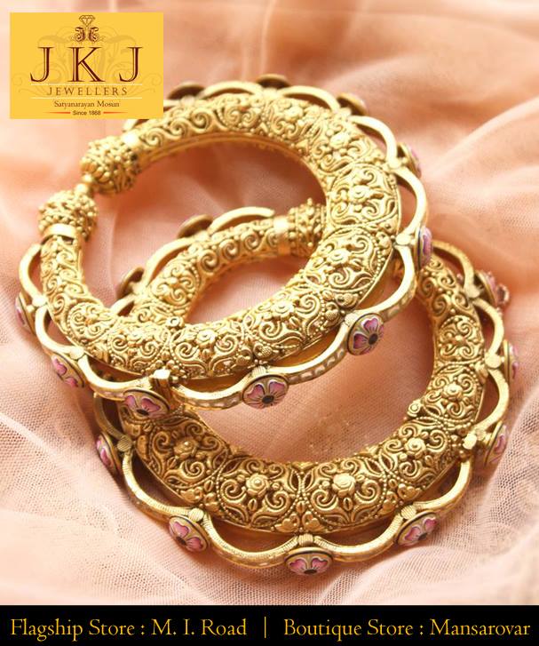 jkjjeweller's tweet photo. https://t.co/i1nUkFVCwN
#bracelets #22kHallmarkdesigns #GenuineJewellery #polkydiamondjewellerydesigns #goldenbangles https://t.co/L7Ip61l8Rg