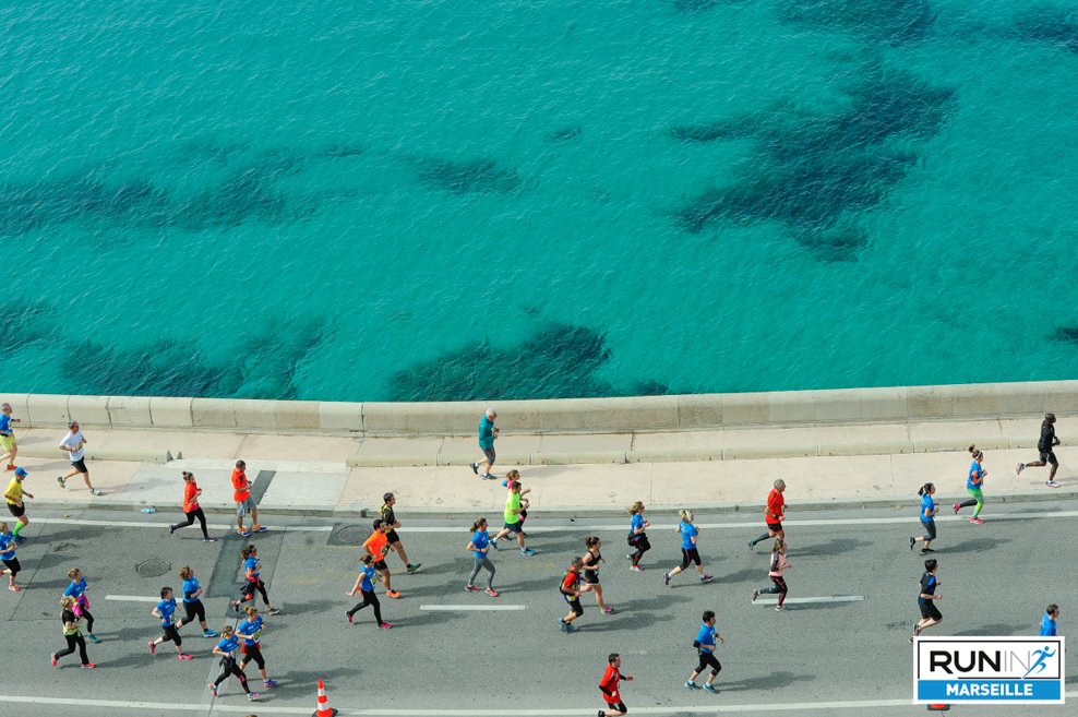 Quoi de mieux qu'un petit footing en bord de mer pour profiter de ce beau dimanche ? ☀🌊 #RunInMarseille