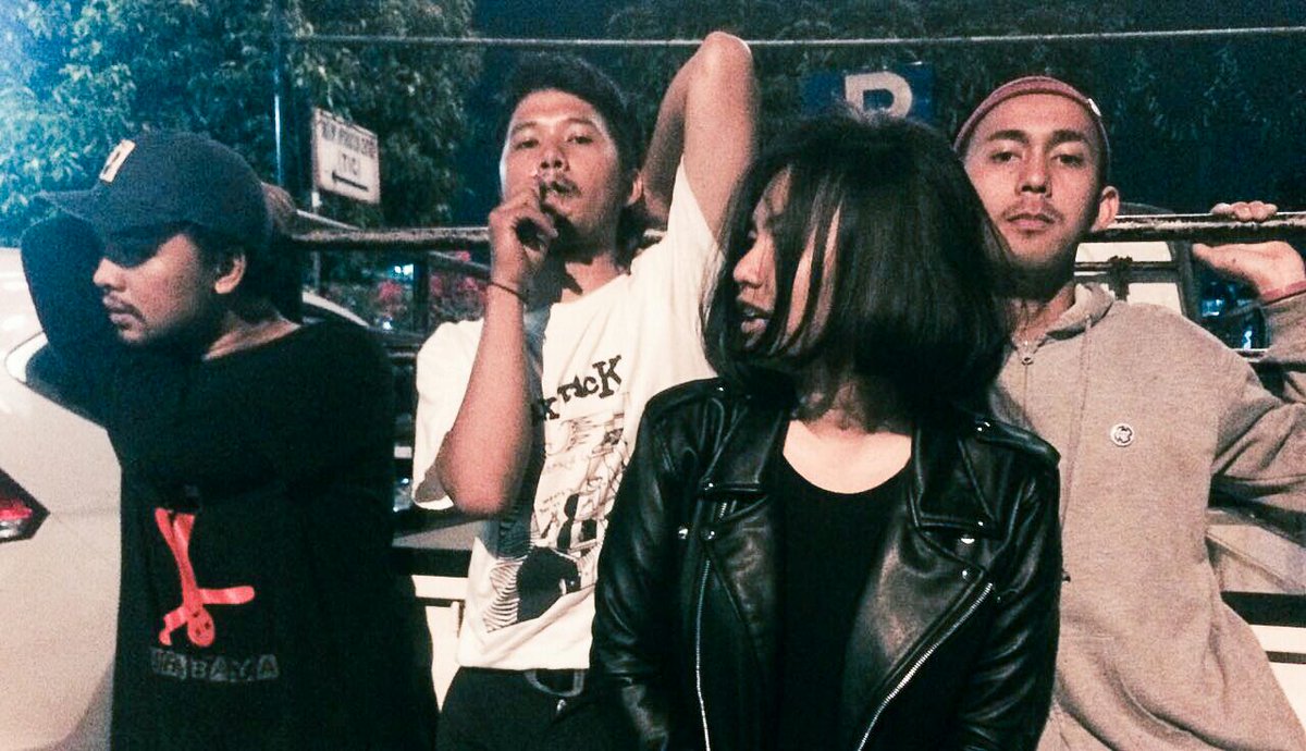 Kenalkan Vokalis Baru, <a href="/SugarKane_ina/">Sugar Kane</a> Rilis Single Teranyar.
Baca selengkapnya :
picamagz.com/2017/10/16/mus…