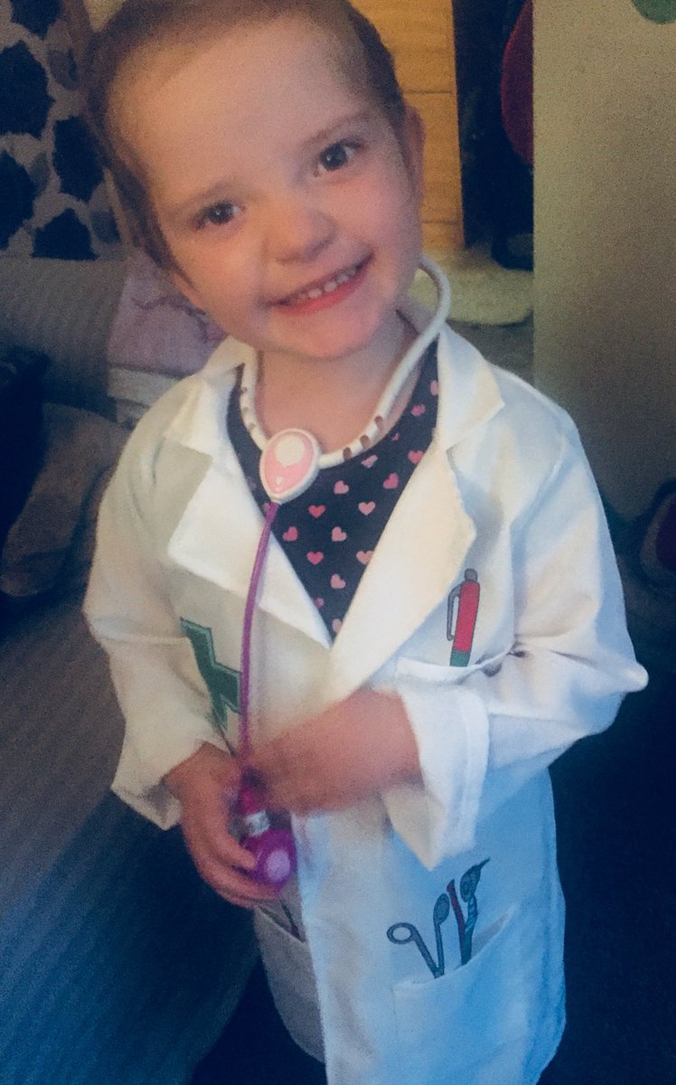 SarahlouiseBoo1's tweet photo. Superhero day ! Beatrice is a Doctor ! ❤️our nhs !! #proudmummy #scrumptious https://t.co/Pyt4mGFZcG