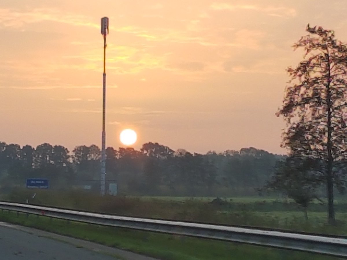 Op weg naar een nieuwe klus bij gemeente Veenendaal. Genieten op deze mooie morgen.