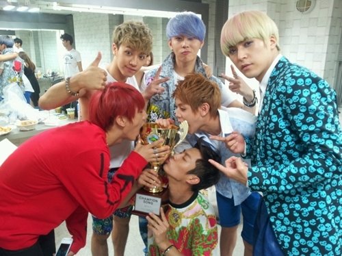 shinwonderella's tweet photo. 091016-171016 BEAST isn't BEAST without Hyunseung. This bittersweet memory will forever remain. 내 OT6.
#8YearsWithBEAST
#8YearsWithHyunseung https://t.co/UFsy9luadx