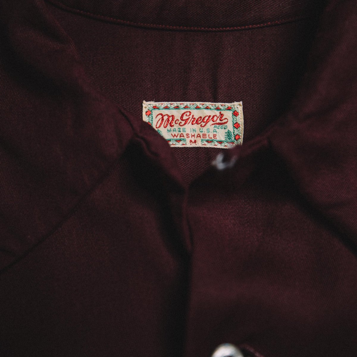 TAROCK_TOKYO's tweet photo. 【入荷商品】
1940's McGregor 筆記体タグ レーヨンシャツ ボルドー
¥13900+tax

40年代の細身でキレイなカタチ。
光沢感がありとても上品。
激レアアイテムです。 https://t.co/yQioPvMYIK