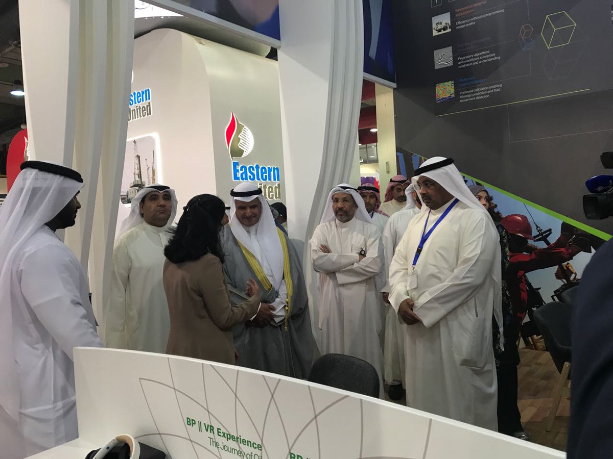 bp_MIddleEast's tweet image. وزير النفط والكهرباء والماء الكويتي المهندس عصام المرزوق في زيارته لركن الشركة "6529"  في معرض الكويت للنفط والغاز
#kogs2017 @kogs_kuwait