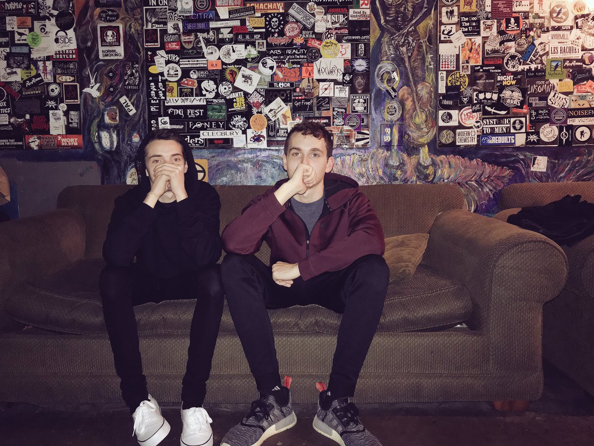 diamondlifer_'s tweet photo. Haunted green rooms. łł https://t.co/Gy3WYk9IHO