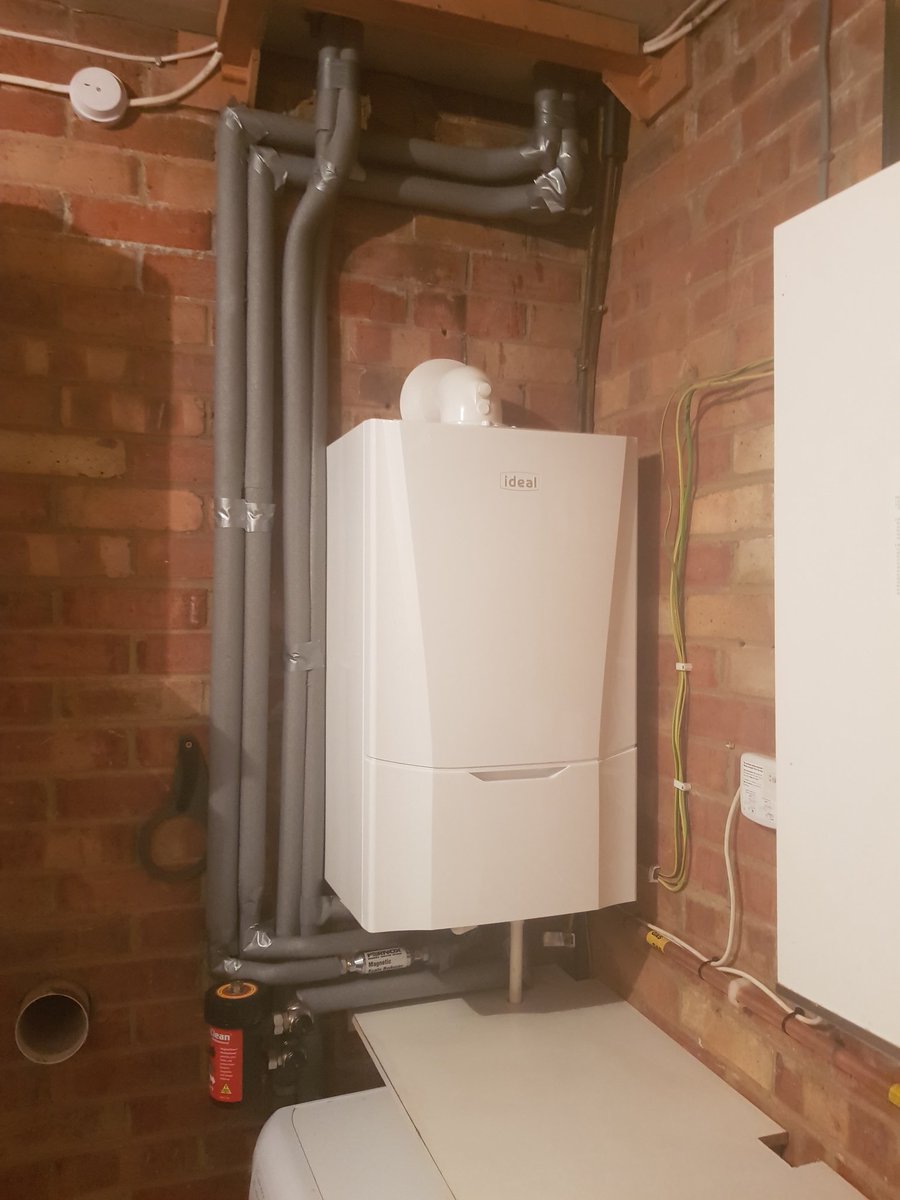 SmallsPlumbing's tweet photo. New ideal vogue combi installed by us over the weekend, get your boiler updated before the winter season really hits! #upgrade #efficiency https://t.co/8iuuKRkFbR