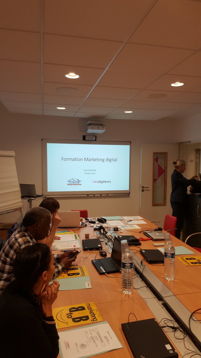 idagir's tweet photo. construire sa stratégie digitale. une journee de réflexion au sein des digiteurs #webprospection https://t.co/JnjMztWYc0