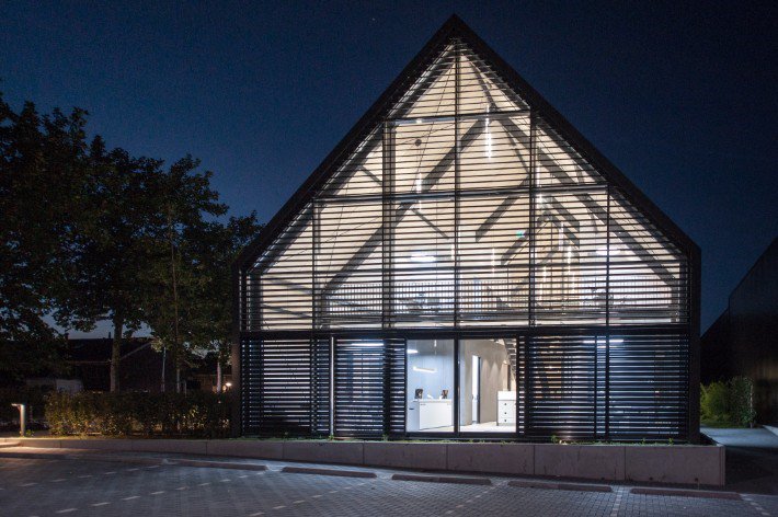 HHardemanBV's tweet photo. Prachtig resultaat in Huizen waar we deze Orthodontie praktijk in Lofthome stijl mochten bouwen! https://t.co/X5CHqQ9Egb #Lofthome https://t.co/208AOotdsB