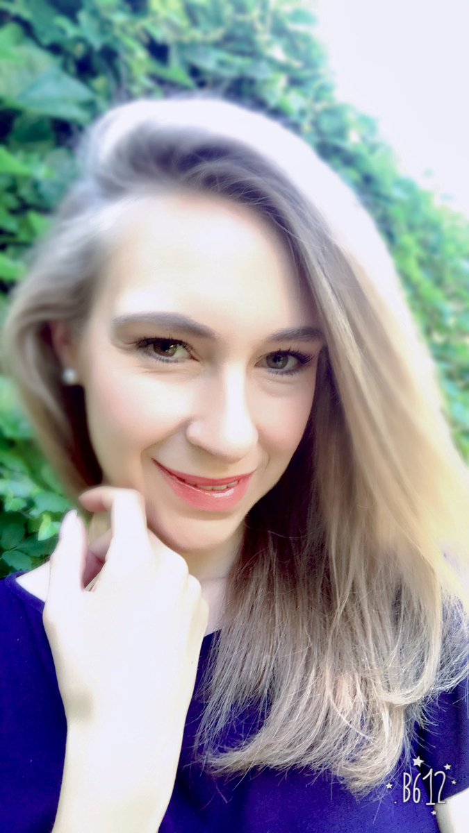 amoremeyer1's tweet photo. #WhyWella ? Because my hair feels amazing 🙌🏻

#WellaProfessionals #speakeimi #TammyTaylorMrsSA
@TammyTaylorSA @MrsSAPageant https://t.co/UVN9OA8UoF