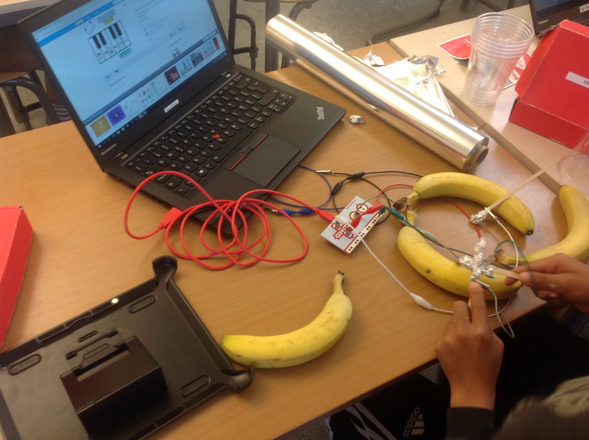 Makey makey med treorna <a href="/tgl3ab/">tgl3</a> #solskol #enskoldag <a href="/Tegelhagen/">Tegelhagens skola</a> <a href="/tgl2006ab/">tglfemmorna</a>