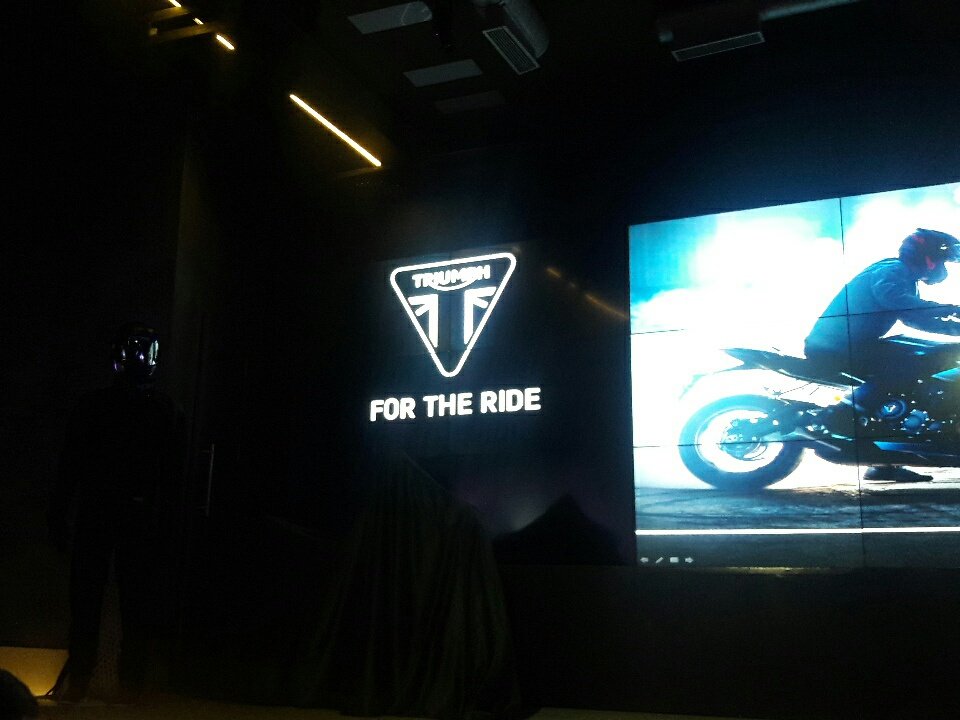 Fashiongaze1's tweet image. @IndiaTriumph #waitibg for the unveiling of new #StreetTripleRS #motorcycle #GAMECHANGER