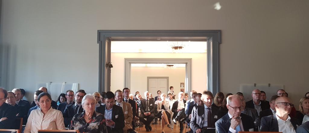 NetzwerkEBD's tweet photo. Digitale Zukunft Europas in zweitältester Botschaft Berlins: #eeurope #egovernance bei unserem Format #EBDdialog https://t.co/3BWJCK2Is4