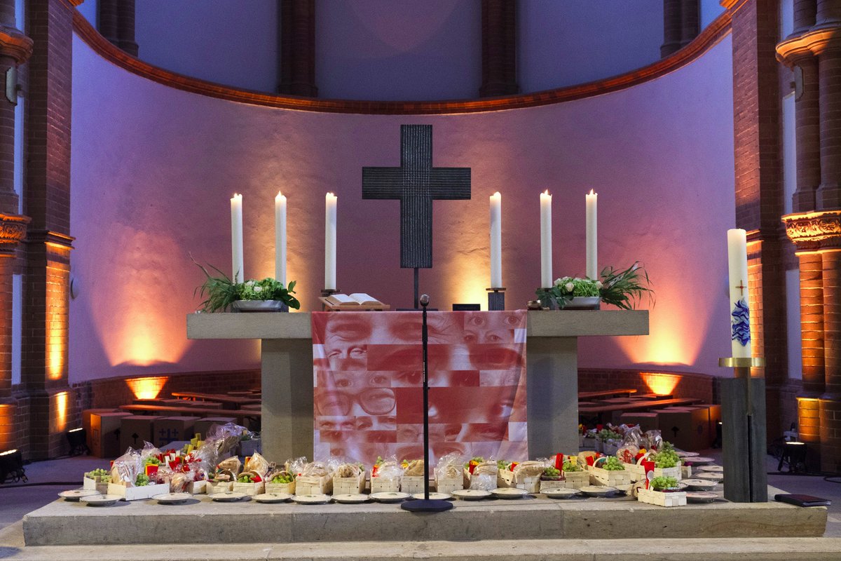 r2017org's tweet photo. Forderungen nach einem gemeinsamen Abendmahl von Protestanten und Katholiken werden lauter.
https://t.co/SDRhi5vBfC https://t.co/H3dKb8NwqE
