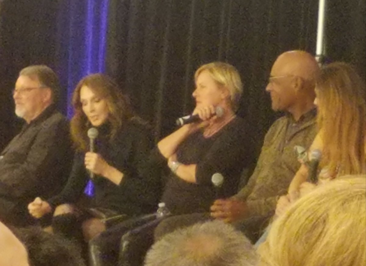 KeeKeeSage_1's tweet photo. TNG reunion panel -
@TheDeniseCrosby making castmates smile; @gates_mcfadden talking of handling noisy props
#CONVOYSF
#StarTrekTNG30 https://t.co/tSnb7g2xsL