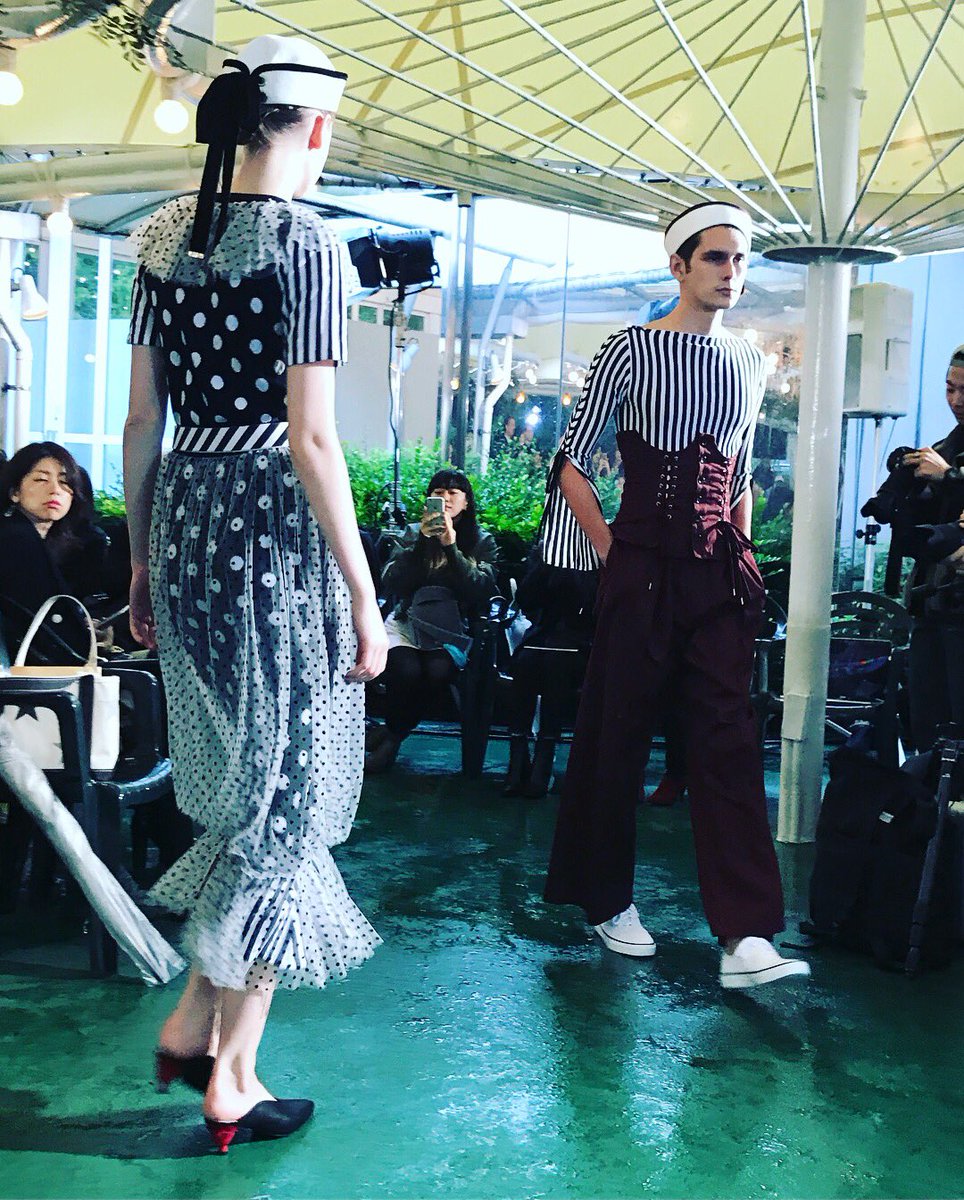 Fashion_Tsushin's tweet photo. 〈東コレ〉本日からAmazon Fashion Week TOKYO!こちらは'G.V.G.V.'。'ボタニカルマリン'と題した作品はマリンリックをベースにストライプやドットなどを融合したデザイン。柄オン柄をスタイリングの妙ですっきりまとめています!#gvgv #afwt2017 https://t.co/WWR8ZAx6Ec