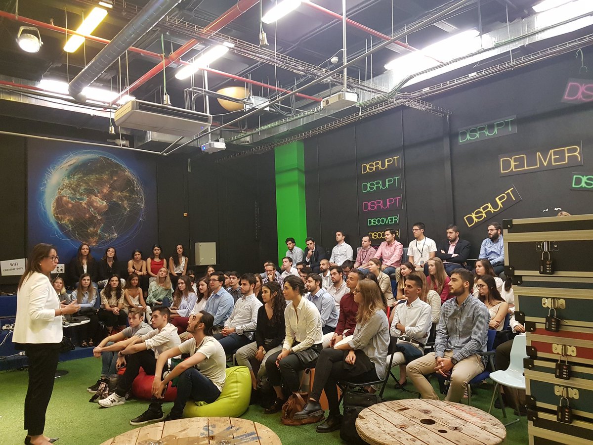 odonnellbaeza's tweet photo. Marta Machicot da la bienvenida a los #talentums que hoy se incorporan. Después un #scaperoom hecho por otros #talentums!! Bienvenidos! https://t.co/vF05sG70lC