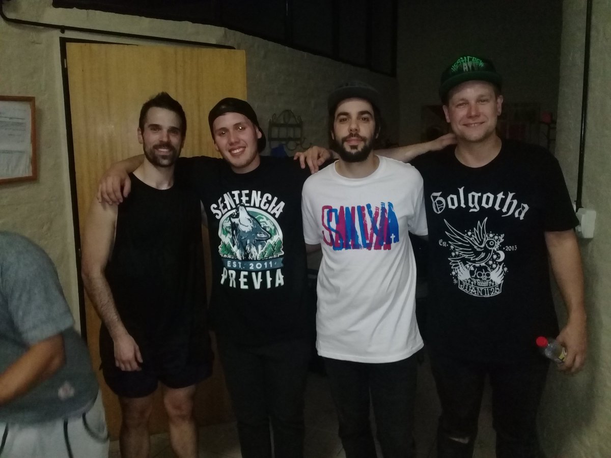 FerazOk's tweet photo. Ultima fecha del año para Feraz y una fotaza de Rodri con @cortoplazo  en #RemarRockFestival tremendo reci!!!! https://t.co/K2nHDxoKrs