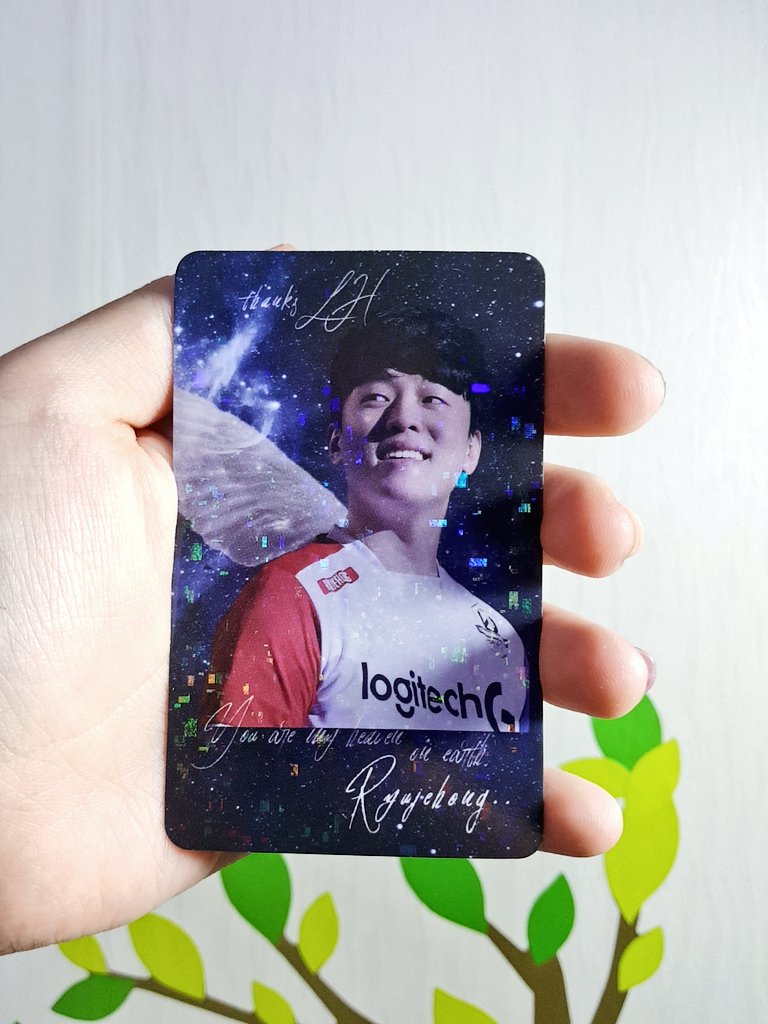 dynasty_jehong's tweet photo. RT) 안녕하세요 모해류입니다!
서울컵때 나눔하지못했던 제홍 포카를 
RT하신 몇분들을 뽑아 우편으로 보내드리도록 하겠습니다! 물론 우편비는 제가 냅니다.
따로 본인이 우편비를 내고 제홍포카를 받고 싶으신 분들은 DM부탁드립니다. 많은 참여 바랍니다! https://t.co/r6l3yblkja