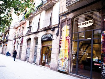 Barcelona Airport tweet media