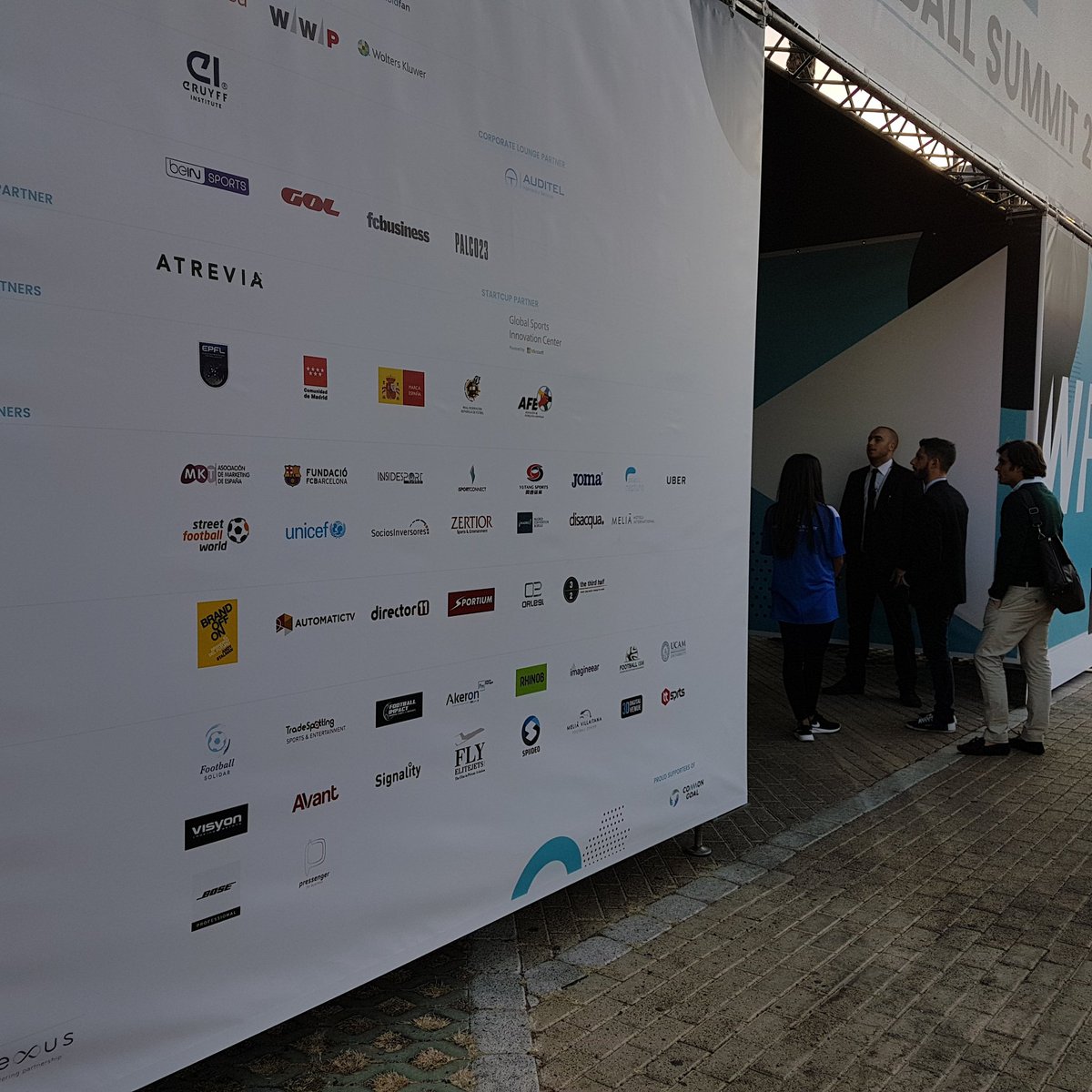 EmilioBlanque's tweet photo. Today we launch vroadcaster worldwide #WFS17 @visyon360 #VirtualReality #VR #oculus #sgvr https://t.co/cbCdcxPgh0