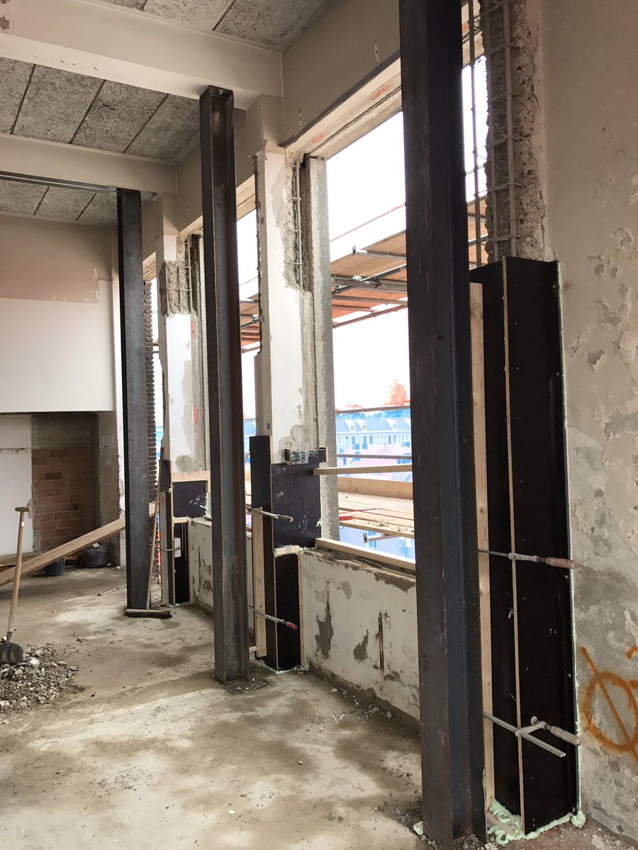 Aanbouwen, opbouwen maar ook nog steeds slopen. Ook de betonrot wordt aangepakt in de <a href="/OudeModeschool/">Oude Modeschool</a>. @VinkBouw