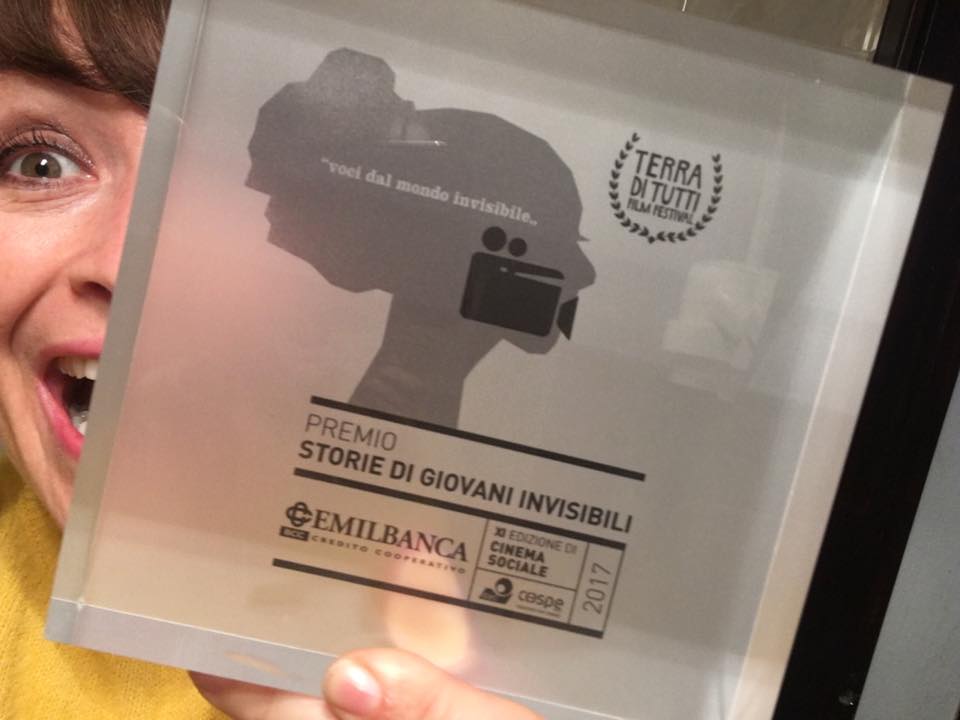 EmilBanca's tweet photo. Il premio “Storie di giovani invisibili", promosso da noi, va a "Blooms in the concrete" di @karinemorales e CarolinePerìcard @TTFFestival https://t.co/DeiWxpTpky