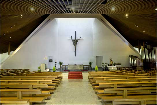 CAL-Lautsprecher von <a href="/MeyerSound/">Meyer Sound</a> verbessern Sprachverständlichkeit und Ästhetik in der Kirche von Brig.
diereferenz.de/herz-jesu-kirc…