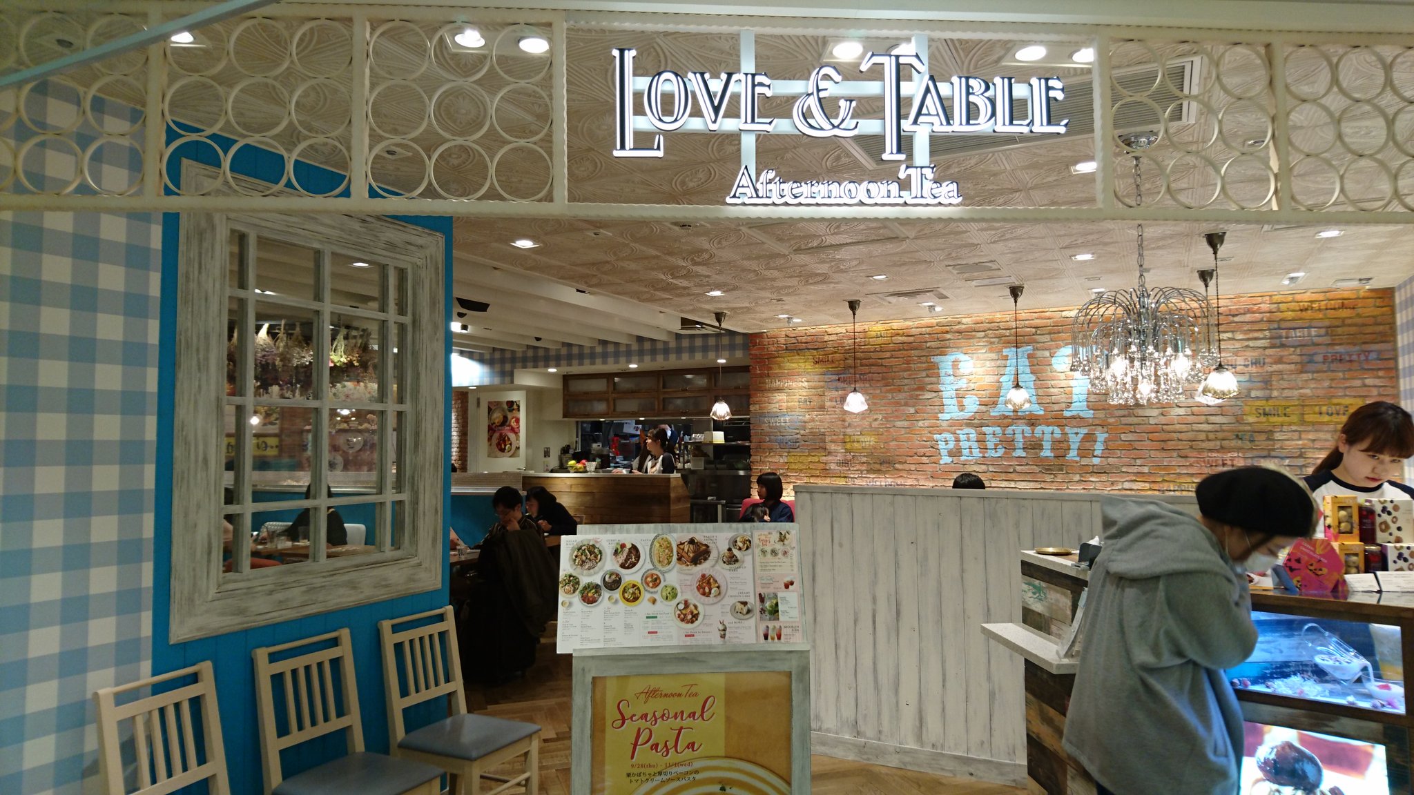 みちゃ A Twitteren Afternoon Tea Love 新宿 新宿ルミネ アフタヌーンティーリビング モンブランロール 期間限定 T Co Nyblli4zmy Twitter
