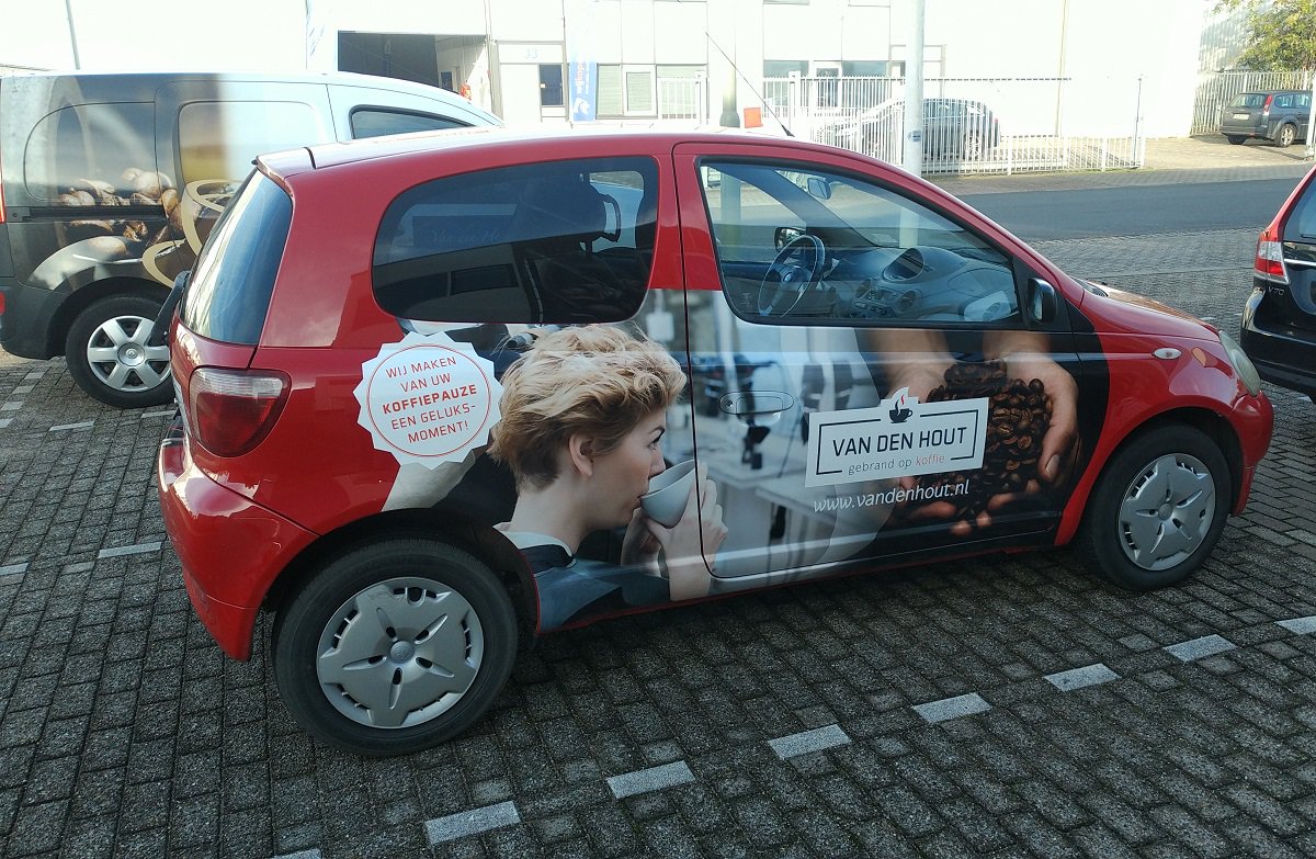 GebrandOpKoffie's tweet photo. Dit is de eerste #auto die is bestickerd met onze nieuwe #bedrijfsuitstraling. Zie hier het resultaat!  #koffie #promovisique #operating https://t.co/gAPVkMkYoj