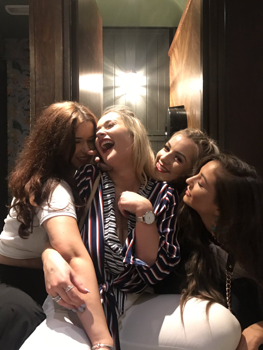 sophiefield_'s tweet photo. @roseannakelly_ @HanBray_ @LucySchofieldx 😹😹😹😹what r these who do we think we are https://t.co/aL8L60KPmt