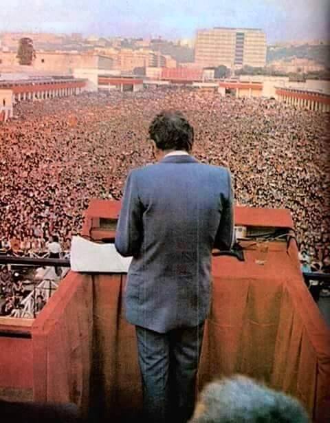 PietroGiusto's tweet photo. Lui non parlava complicato, capivi subito  tutto ed eri felice perché sentivi che il mondo lo voleva cambiare davvero ciao Berlinguer https://t.co/3gtQy1jtnm