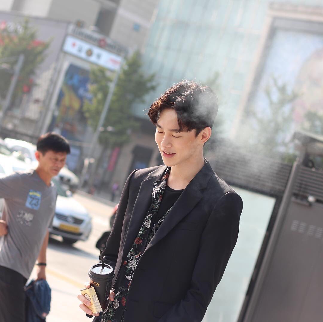 the813Degrees's tweet photo. เวลาเห็นรูปเซ็ตนี้ ต่อให้เราอายุเท่ากัน เราก็จะเรียกพี่ว่าพี่ เพราะพี่ตี๋คือพี่ของหนู https://t.co/ZMEThBw30x