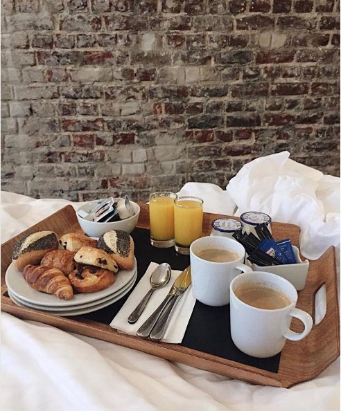 Hapiness is when #breakfast comes to you 🥐 
**
Le bonheur est lorsque le petit déjeuner vient à vous 😋
#Bruxelles #Brussels #VisitBrussels