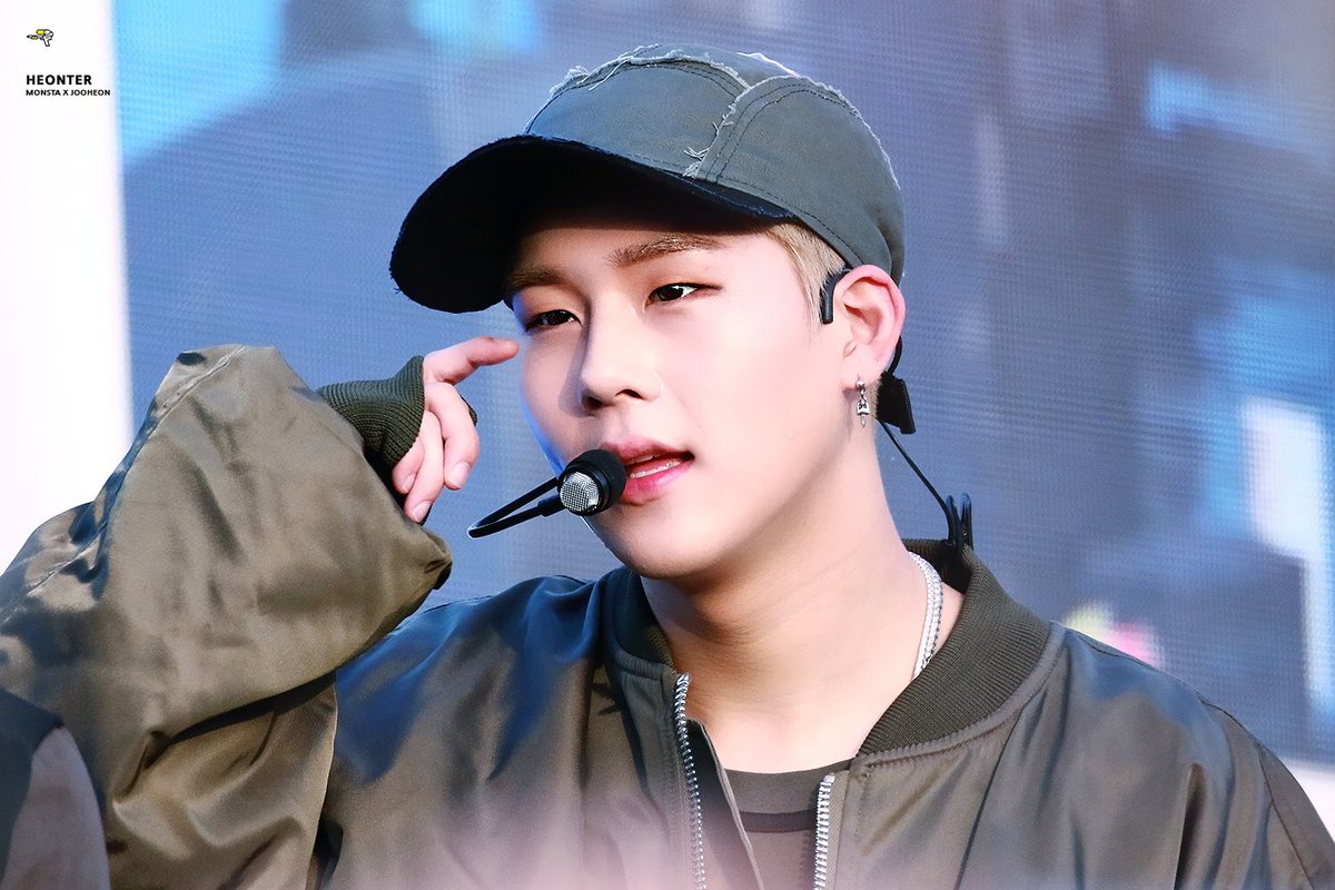 HEON_TER's tweet photo. 171014 아이오닉 포레스트 콘서트🌳
#몬스타엑스 #주헌 #MONSTA_X #JOOHEON https://t.co/HS7UoXUNzy